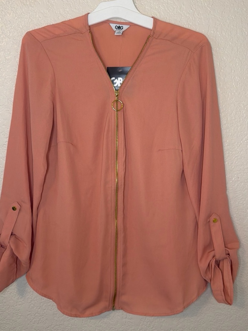 GBG Los Angeles Peach Zip-Front Button-Tab Sleeve Blouse